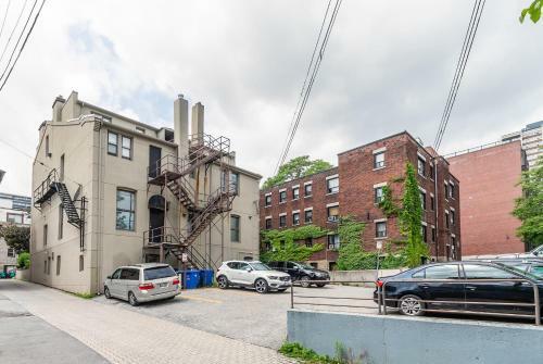 Upscale 1br - Boutique Apartment - Prime Downtown Location!