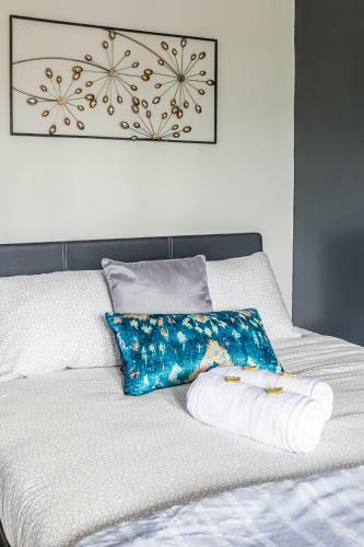 Upscale Studio - Boutique Apartment - Prime Walk Location!