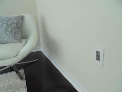 Luxury White House In Oakville Free Ev Charging