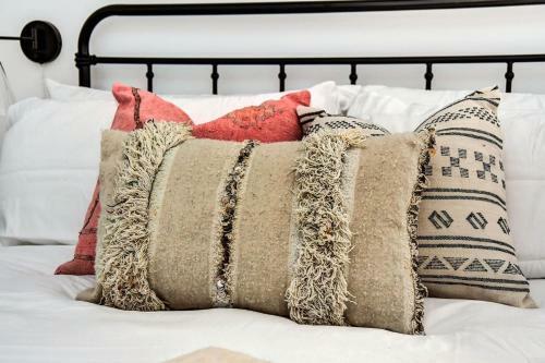 200 Year Old Heritage Home, Original Exposed Stone!