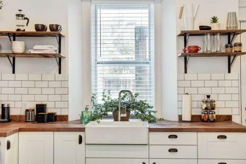 200 Year Old Heritage Home, Original Exposed Stone!