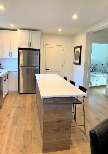 Riverview Executive Home - B