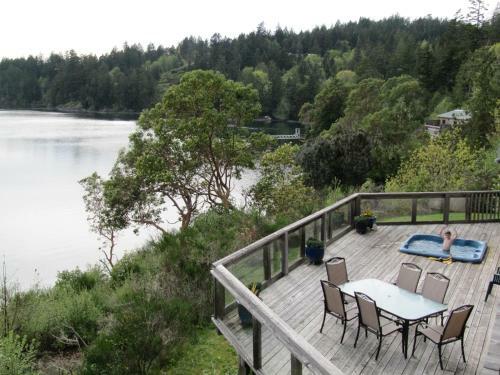 Bed & Breakfast Arbutus Cove Guesthouse