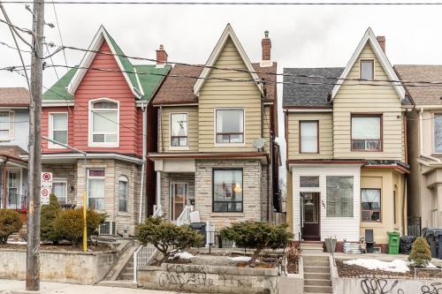 Newly Renovated - Modern 3br Apartment - Trinity Bellwoods!