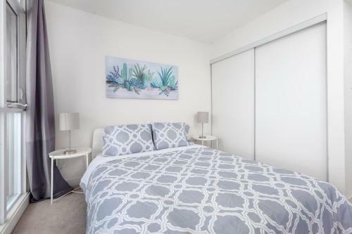 Modern Stylish 4 Bed Suite Cn Tower