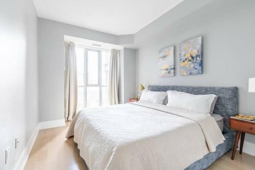 Designer Luxury 3bed Condo King Bed And Desk