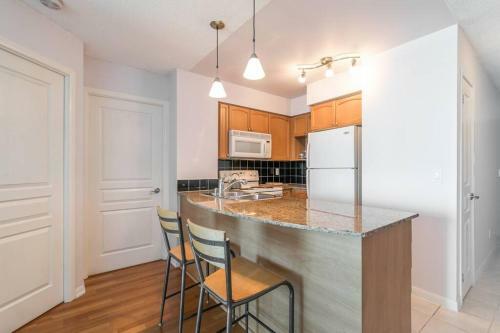 Charming Dt High Rise With King Bed And Free Parking
