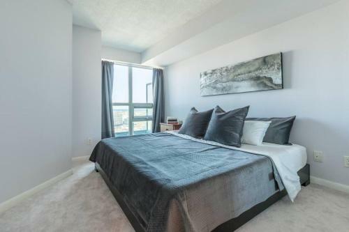 Charming Dt High Rise With King Bed And Free Parking