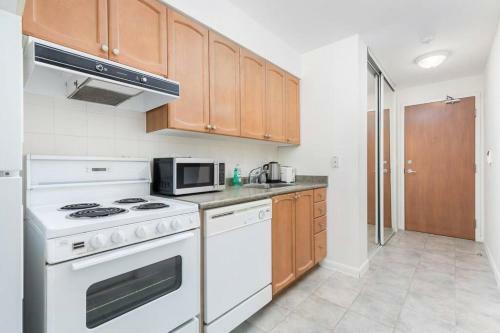 Amazingly Located Studio With Lake Views