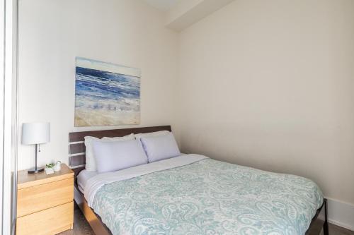 Stunning Cn Tower Views - 1br Upscale Loft - Prime Location!