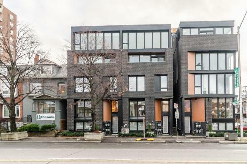 New - Upscale 3br Apartment - Near High Park!