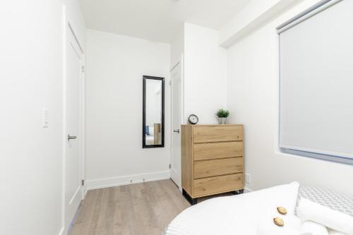 New - Upscale 3br Apartment - Near High Park!