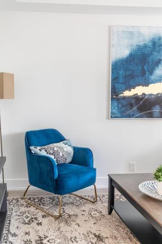 New - Upscale 3br Apartment - Near High Park!