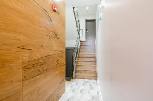 New - 3br Luxury Apartment - Near High Park!