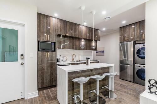 Prime Location - Stunning 2br - Newly Renovated!