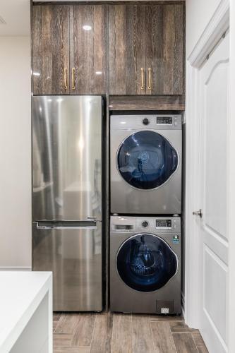 Prime Location - Stunning 2br - Newly Renovated!
