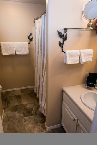 Bostrom's B&B On Little Beach Bay