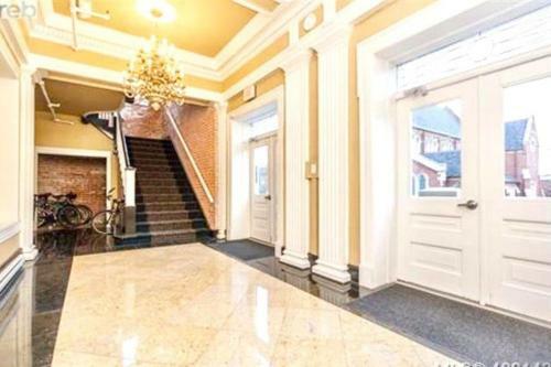 Luxe Condo W/ Private Garden Downtown Victoria