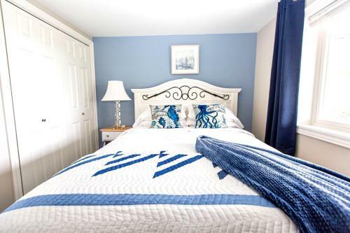 Beach Front Oasis 15 Mins From Downtown Victoria