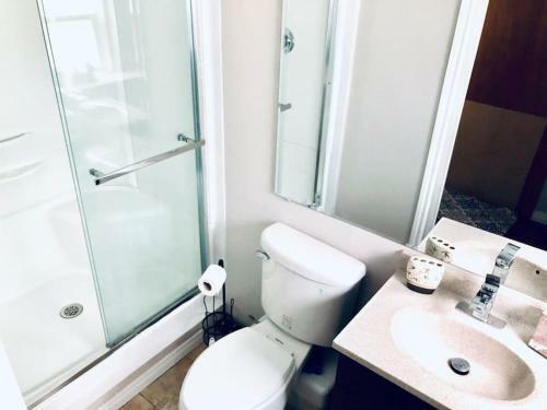 Great 2 Bedroom Suite 15 Minutes To Downtown