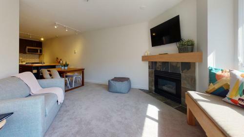 Modern Village Condo With Spectacular Mountain Views