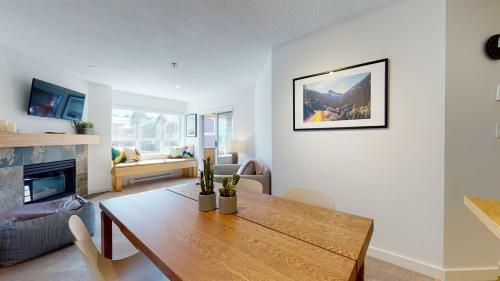 Modern Village Condo With Spectacular Mountain Views
