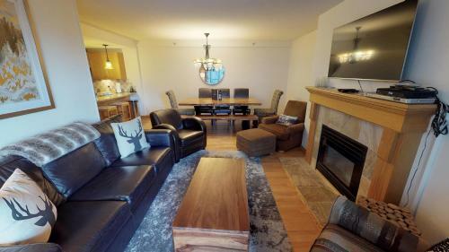 Spacious Ski In Ski Out Condo By Harmony Whistler