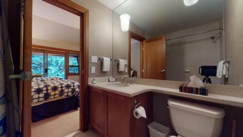 Spacious Chalet With Private Hot Tub By Harmony Whistler