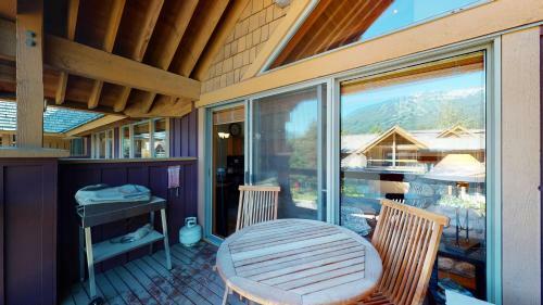 Spacious Chalet With Private Hot Tub By Harmony Whistler