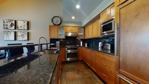 Spacious Chalet With Private Hot Tub By Harmony Whistler