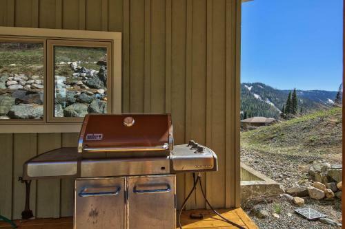 Peaks Retreat By Bear Country