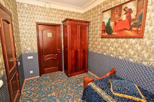 Happy Pushkin Hotel