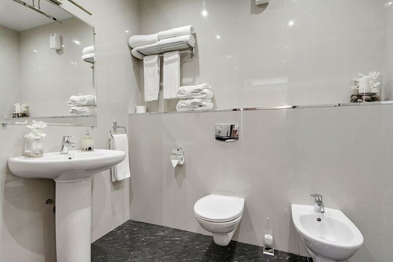 Men'k Kings Hotel