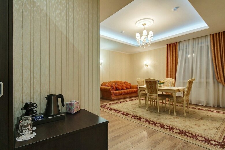 Men'k Kings Hotel