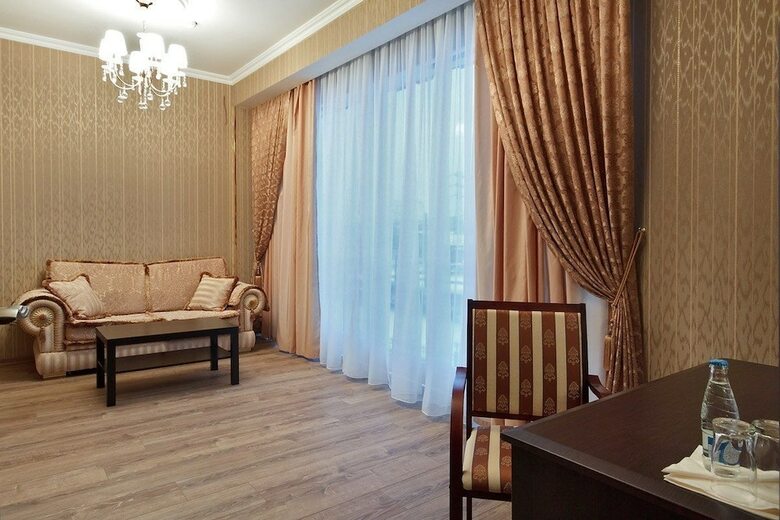 Men'k Kings Hotel