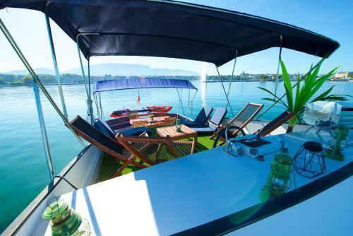 Homeboat-bateau H�tel