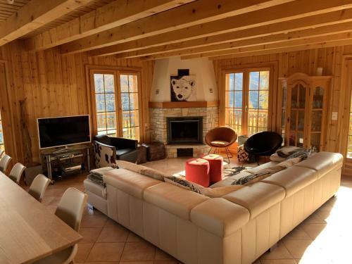 Narnia Ski In & Ski Out Chalet 14 Pers