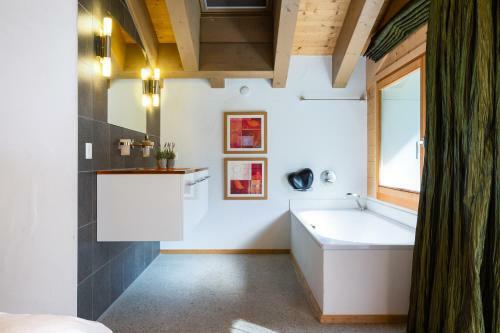 Luxury Spa Chalet With Jacuzzi And Sauna