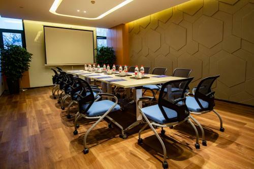 Holiday Inn Express Bozhou, An Ihg Hotel