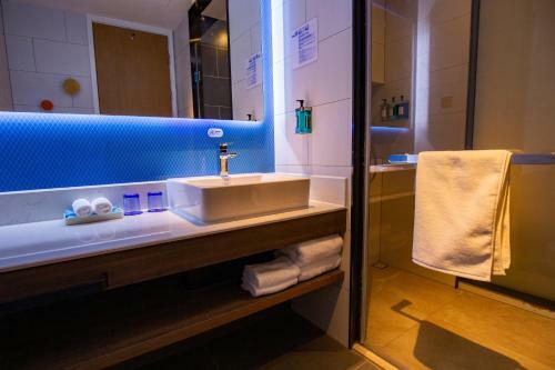 Holiday Inn Express Bozhou, An Ihg Hotel