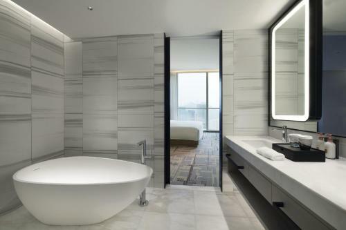 Crowne Plaza Dalian Xinghai, An Ihg Hotel