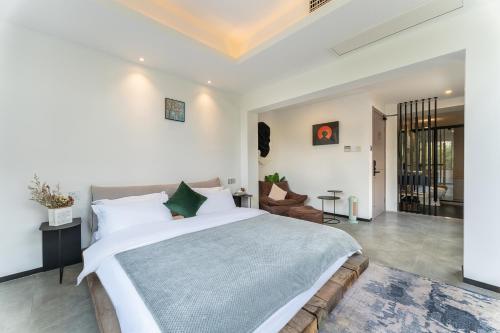 Bai Ri Ming Ding Hotel