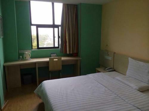 Hotel 7days Inn Huanggang Normal College