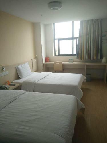 Hotel 7days Inn Huanggang Normal College