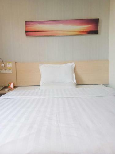 Hotel 7days Inn Huanggang Normal College