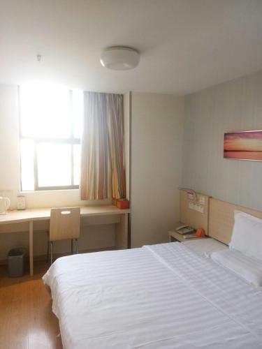 Hotel 7days Inn Huanggang Normal College