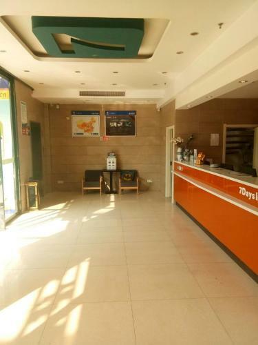 Hotel 7days Inn Huanggang Normal College