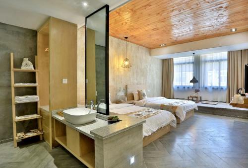 Qingyue Jingshe Hotel