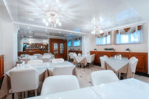 Tom Hotel