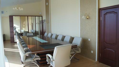 Tom Hotel